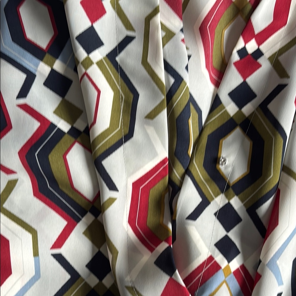 Geometric Patterned Blouse - Picture 3 of 3